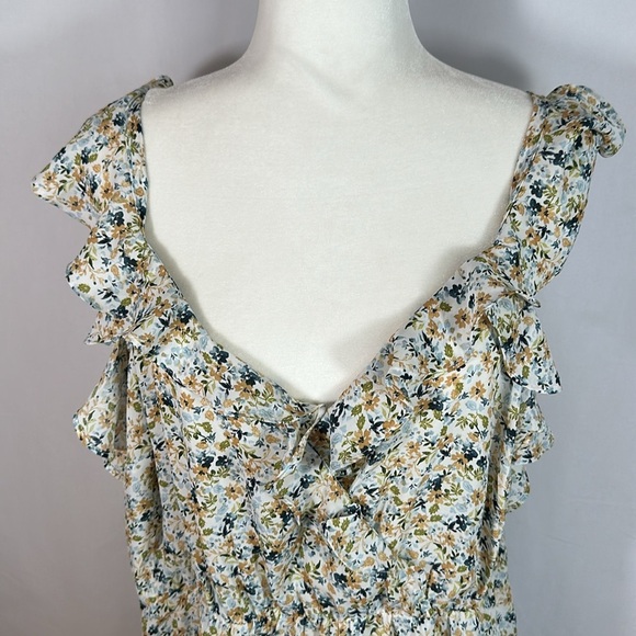 Torrid Peplum Georgette Ruffle Surplice White & Blue Floral Tank Top - Picture 2 of 13